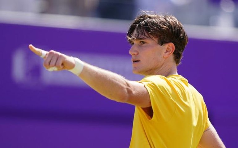 Draper soma 15 sets vencidos em sequência no US Open, bate De Minaur e está na semifinal