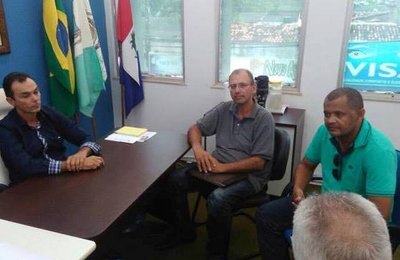 Prefeito de Anadia se reúne com sindicato para discutir salários atrasados