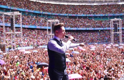 Arrastando multidões, Bispo Bruno Leonardo promove grande culto em Maceió
