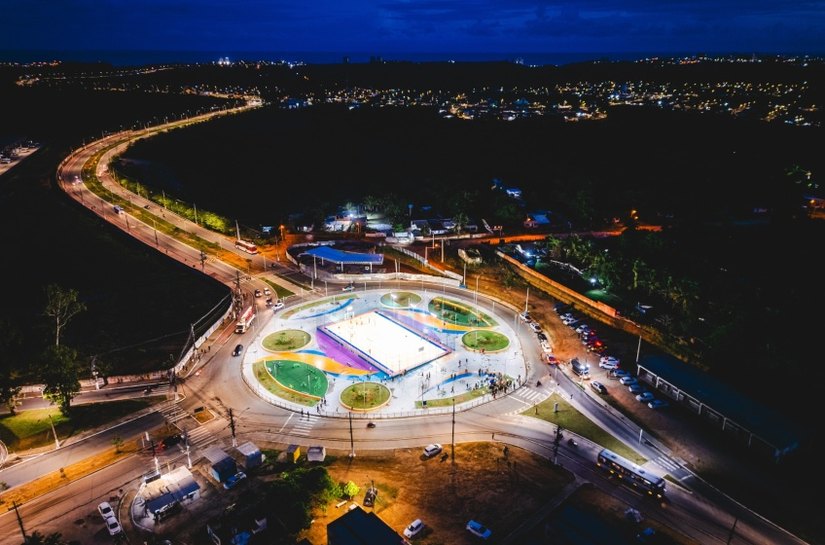 JHC entrega areninha e rotatória com área de lazer no Benedito Bentes