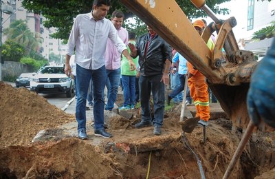 Prefeito Rui Palmeira vistoria serviços de infraestrutura