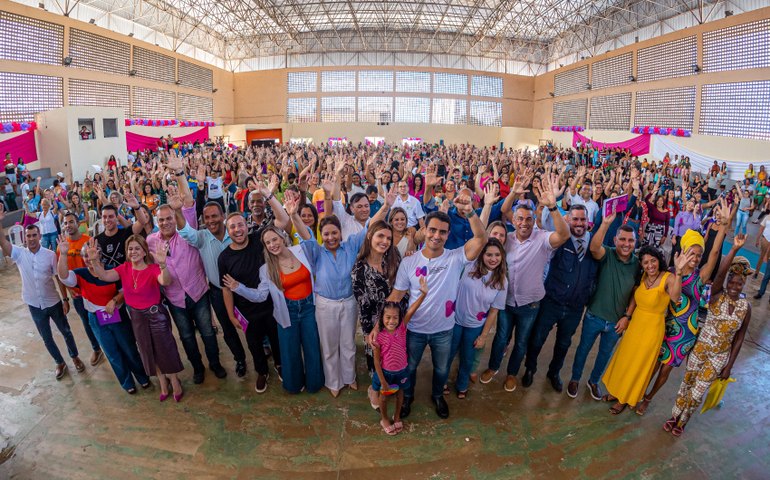 Prefeito JHC assina contratos com aprovadas no Banco da Mulher Empreendedora