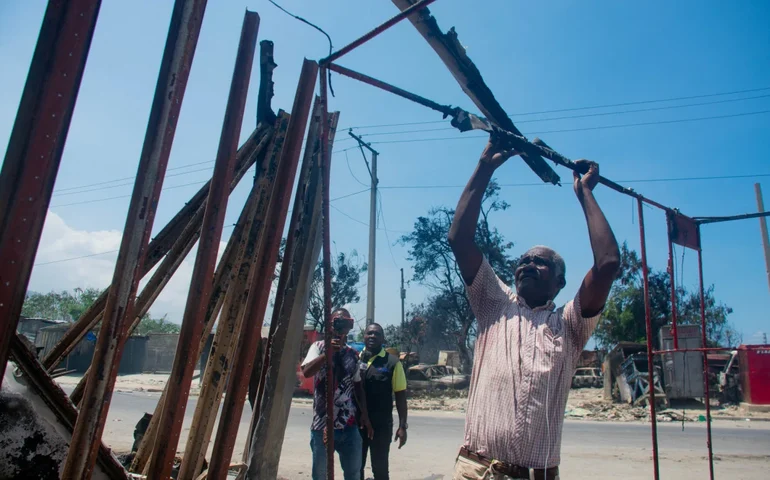 Mais de 50 mil pessoas fugiram de Porto Príncipe em três semanas devido à onda de violência