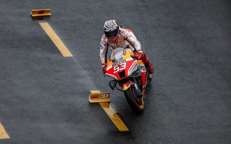Sob chuva, Marc Márquez põe fim a jejum e leva pole na etapa do Japão de MotoGP