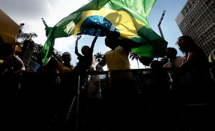 Torcedores em festa com a vitória do Brasil