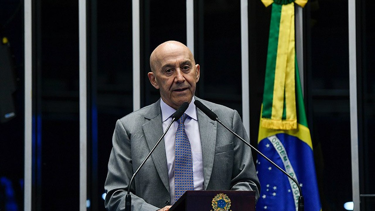Confúcio Moura destaca importância do Programa Nacional de Imunização