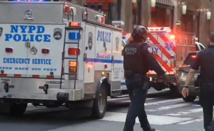 Polícia de Nova York em ação para conter atirador Polícia de Nova York em ação para conter atirador