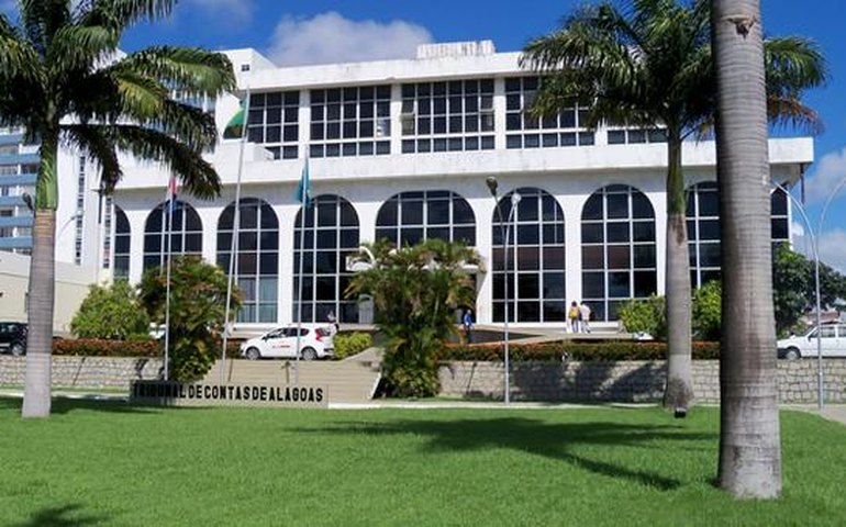 TCE/AL reúne representantes do turismo alagoano para apresentação da proposta de realização dos eventos do final de ano