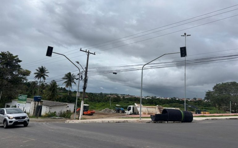 Mobilidade Urbana: Obra da Marginal do Riacho Piauí recebe novos pontos semafóricos