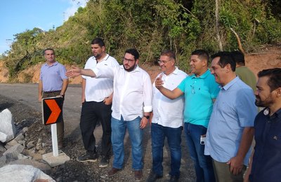 Severino Pessoa visita obra de recuperação do trecho da BR-101 em São Miguel dos Campos 