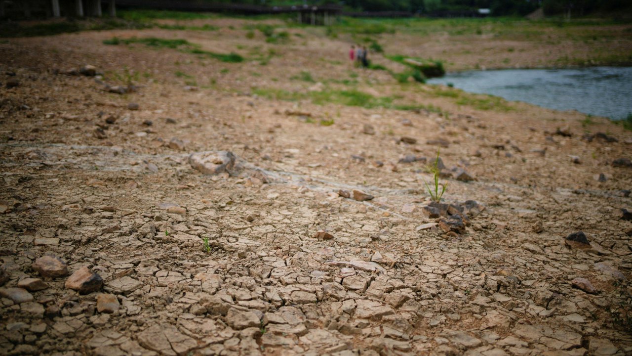 Maior rio da China encolhe em meio à seca e provoca escassez de energia elétrica