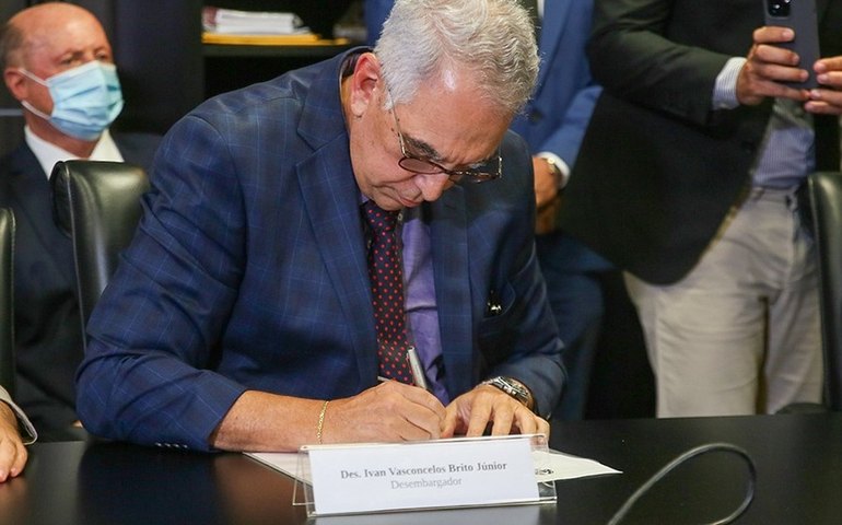 [RECURSOS MILIONÁRIOS] Desembargador determina que 27,5% cobrados por prefeituras  do IR do FUNDEF fiquem retidos