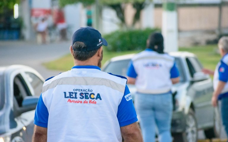 Lei Seca prende em flagrante homem que dirigia sob efeito de drogas na Pajuçara