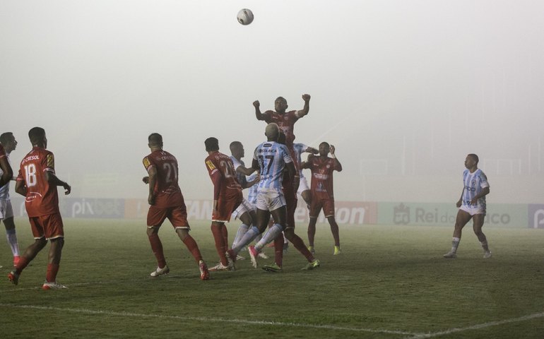 Debaixo de neblina, Londrina e Tombense empatam no Estádio do Café