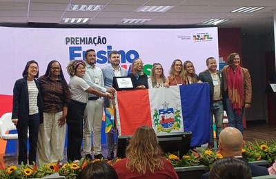 Escola Estadual Padre Antônio Duarte é premiada pelo MEC como referência para o ensino noturno