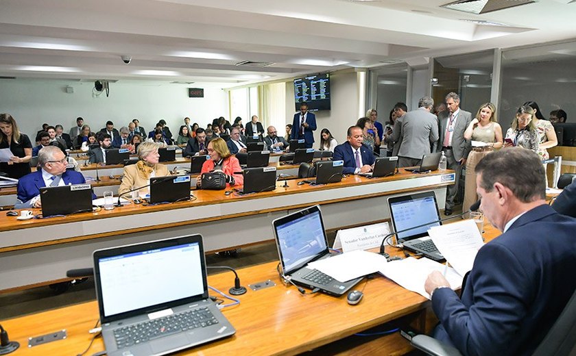 CAE aprova criação de programa de inclusão digital na educação básica