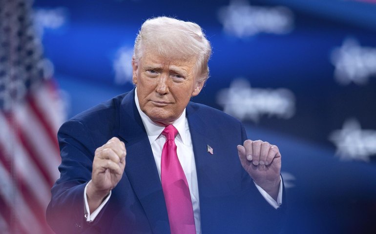 Trump utilizará questão de fornecimento de armas para pressionar Ucrânia, diz professor americano