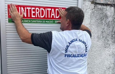 Vigilância Sanitária encontra alimentos estragados e interdita buffet na Pajuçara