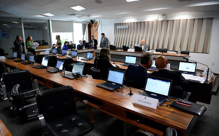 CI aprova regulamentação de praticagem no tráfego aquaviário