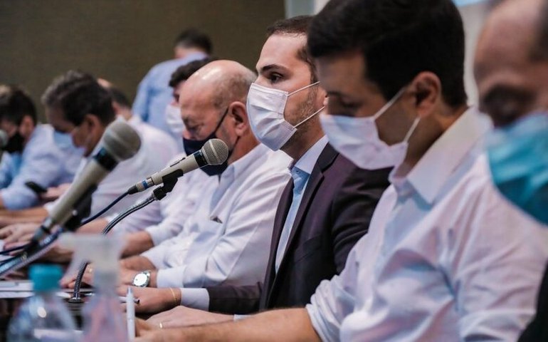 Alexandre Ayres se reúne com setor produtivo para apresentar cenário epidemiológico de AL