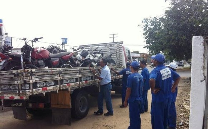 DER inicia retirada de veículos apreendidos que estavam em pátio de rodoviária