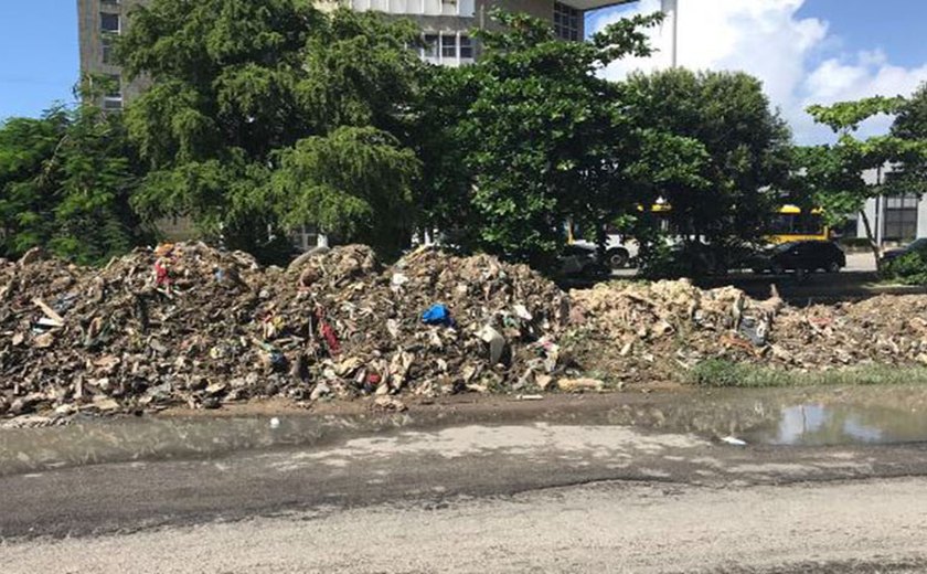 Prefeitura de Maceió é autuada novamente por acúmulo de resíduos nas margens do Salgadinho