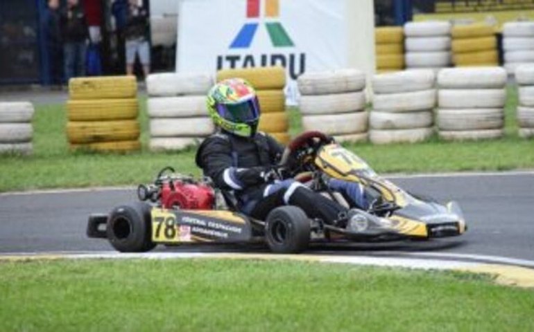 Miller é pole na pista molhada e sai na frente na etapa de San Marino de MotoGP