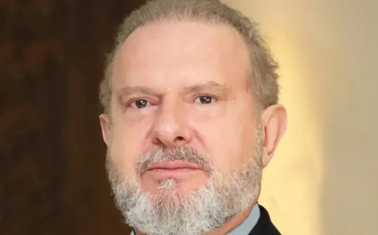 Justiça mantém preso ex-governador do Tocantins suspeito de planejar fuga internacional