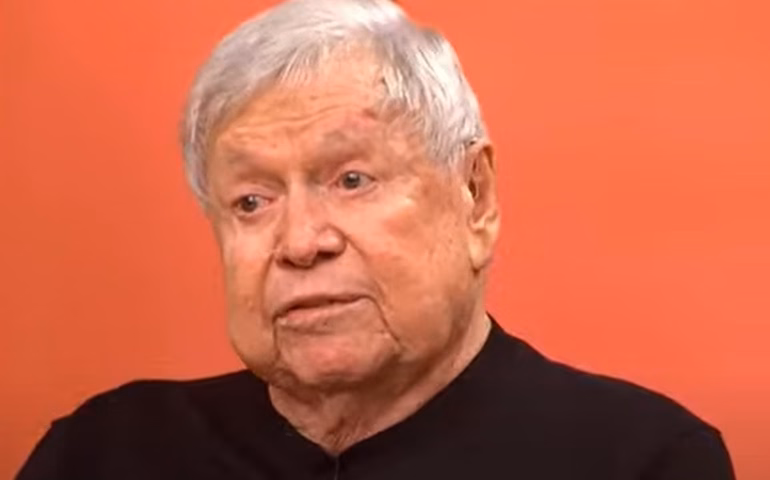 Boni mostra o que foi feito no Retiro dos Artistas com dinheiro doado por ele; assista