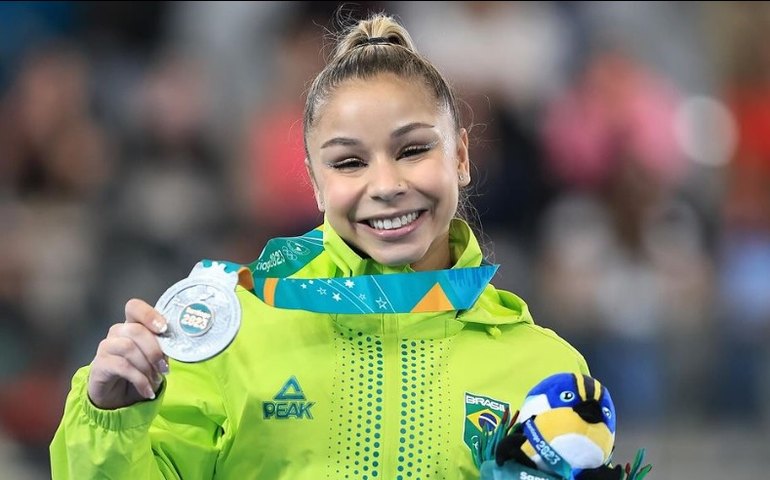 Flávia Saraiva é prata do individual geral da ginástica no Pan de Santiago