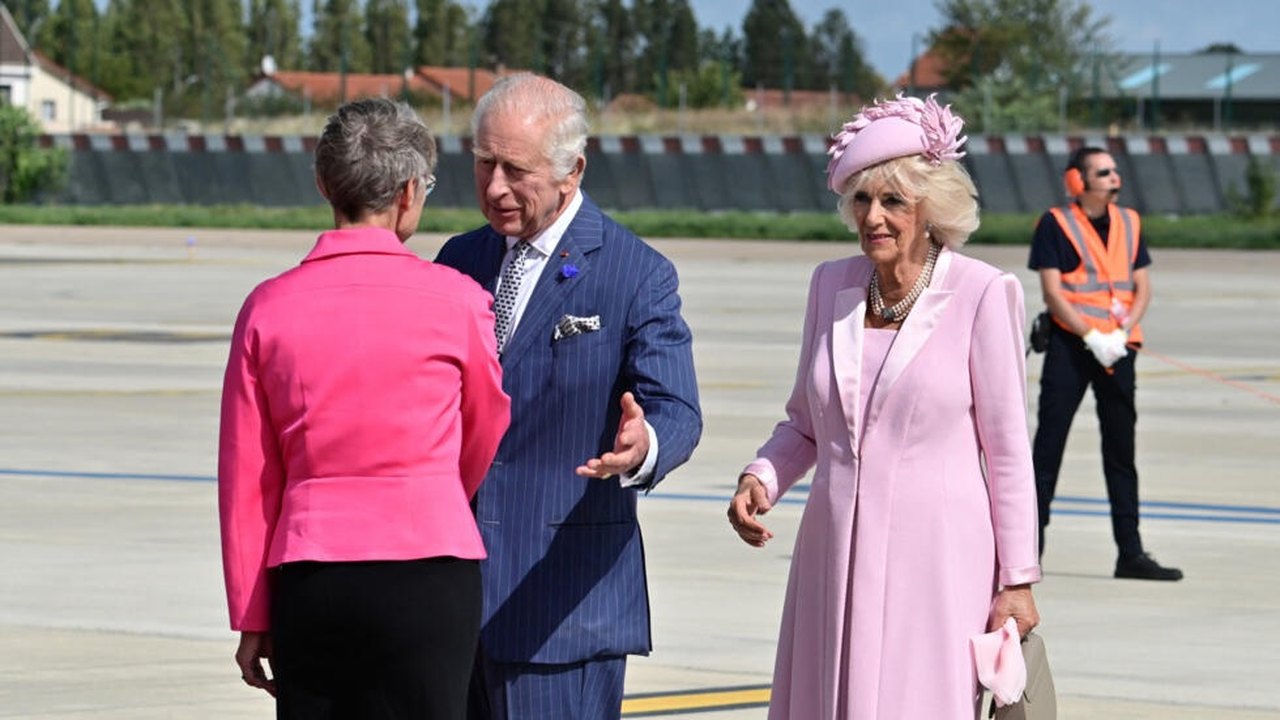 Charles III ganha jantar de gala no Palácio de Versalhes com presença de Mick Jagger, Hugh Grant e lendas do futebol; veja o cardápio e fotos