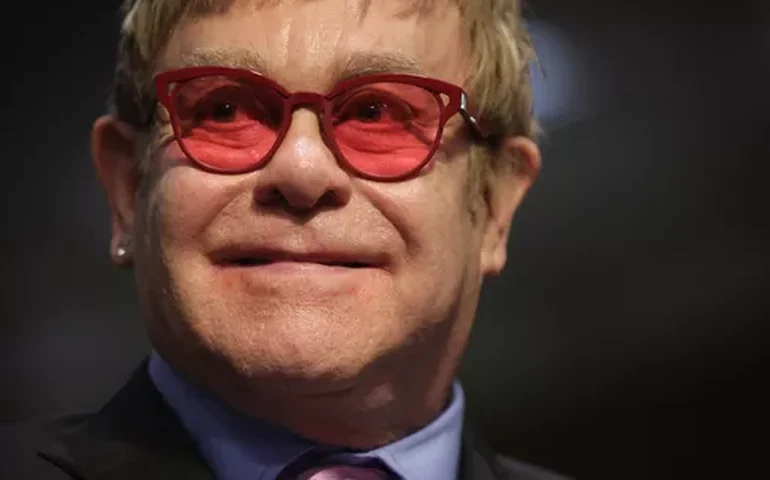 Indicado ao Emmy, Elton John está perto de se tornar EGOT