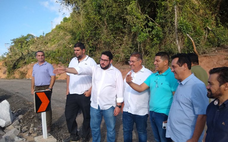 Severino Pessoa visita obra de recuperação do trecho da BR-101 em São Miguel dos Campos