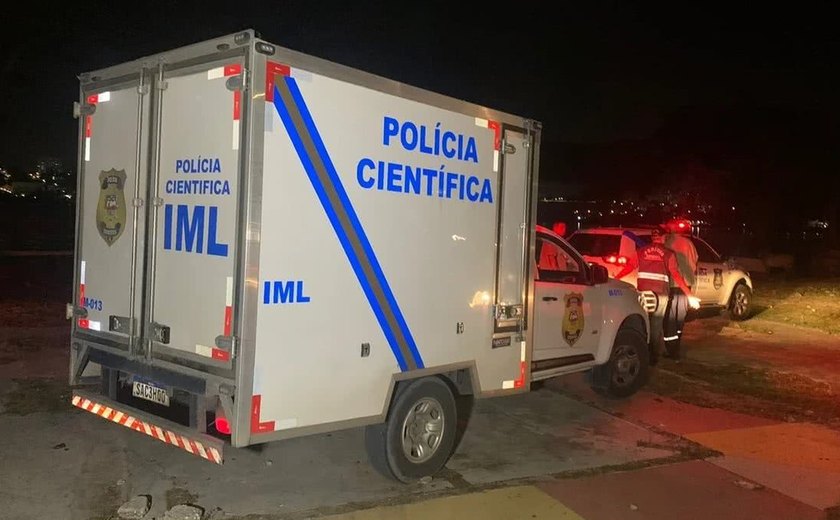 Mulher é morta com facadas no pescoço e no rosto em Rio Largo; suspeito fugiu de bicicleta