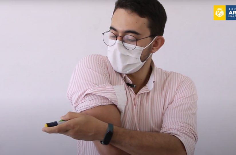 Enfermeiro arapiraquense ensina como pacientes diabéticos devem utilizar as canetas aplicadoras de insulina