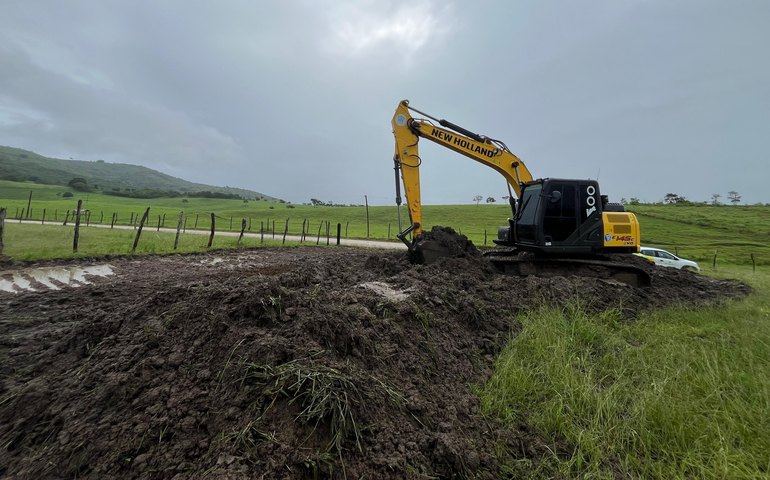 Prefeitura de Branquinha inicia terraplanagem para construção de creche em zona rural