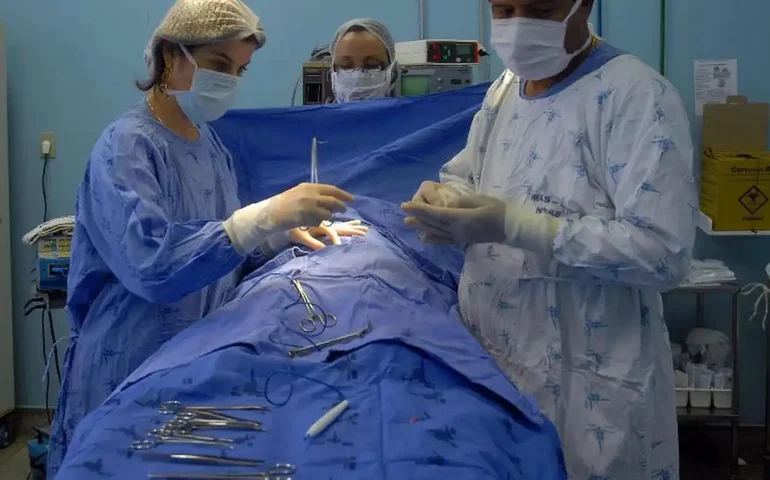 STF começa a analisar lei que impõe restrições para laqueadura