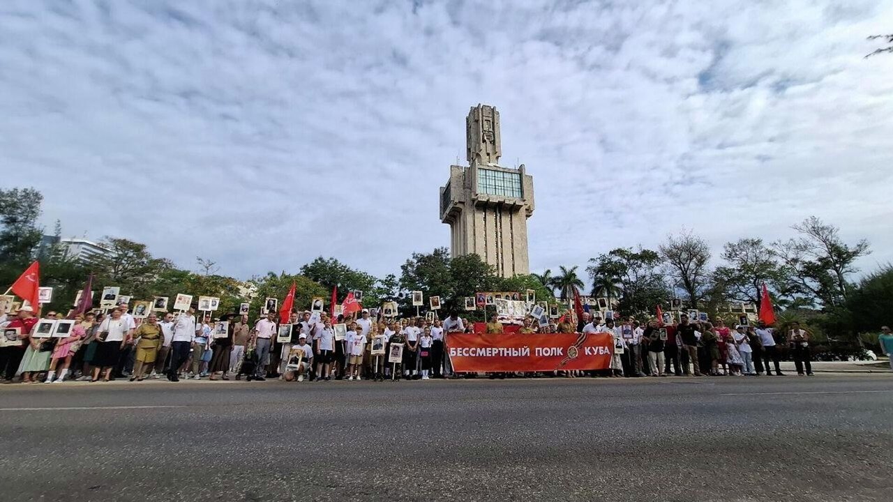 Marcha do Regimento Imortal em Cuba: 'A humanidade tem uma grande dívida para com os povos da URSS'