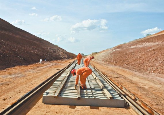 Bancada de PE e ministro Renan Filho se reúnem para discutir sobre Transnordestina