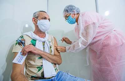 Arapiraca recebe novas doses da AstraZeneca para concluir vacinação de grupos prioritários