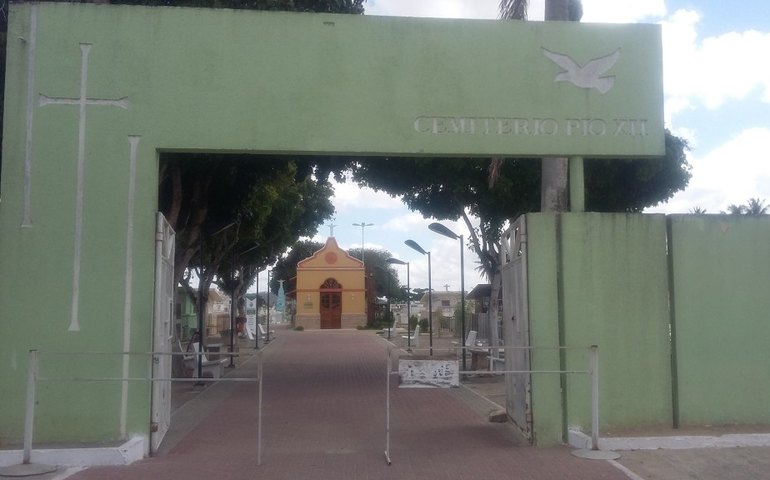 Homem é preso após furtar peças de bronze em cemitério de Arapiraca