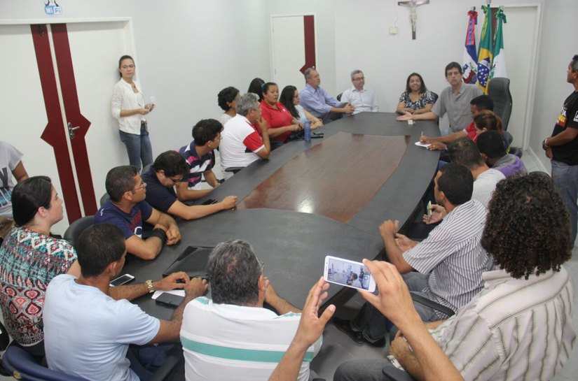 Prefeitura recebe sindicatos e mantém diálogo com servidores em Arapiraca