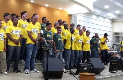 ‘Coral da Cristolândia’ canta  em congresso na IB do Farol