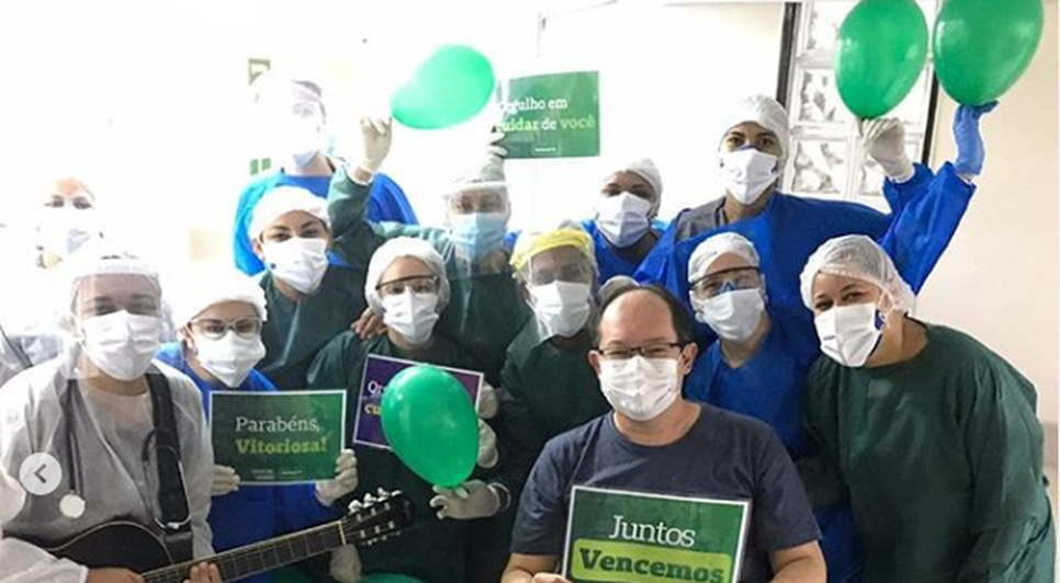medico recebe alta