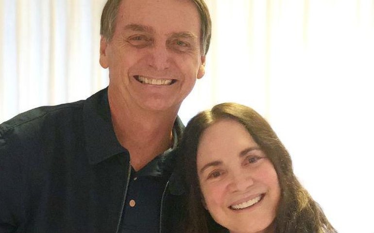 Bolsonaro vai ao Rio se encontrar com Regina Duarte
