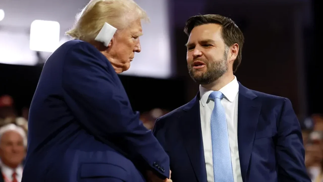Tiros contra Trump: Curativo na orelha do ex-presidente vira adereço em Convenção Republicana