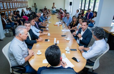 Paulo Dantas ouve reivindicações das vítimas do maior desastre ambiental do estado