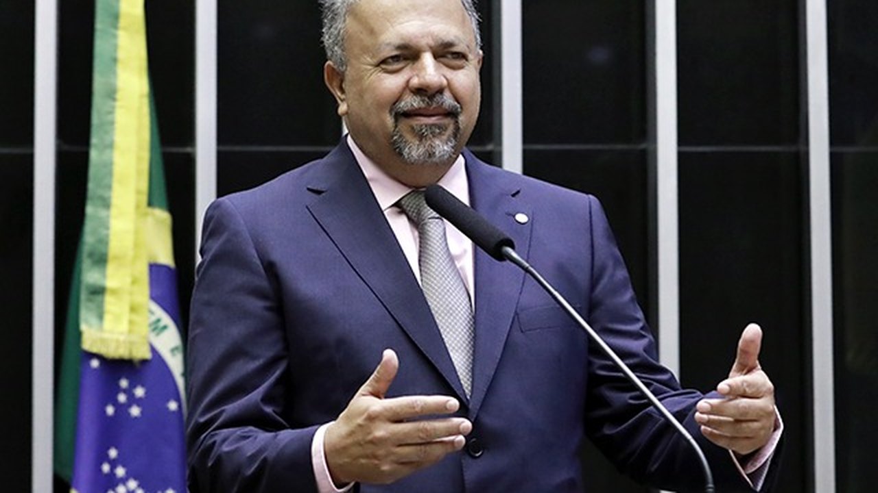 Deputado aciona TCU por sobrepreço de até 550% na compra de Viagra pelo Ministério da Defesa