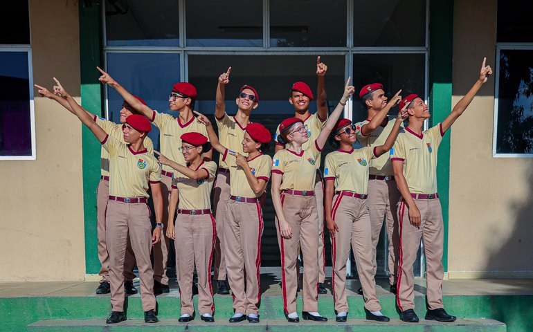 Alunos do Colégio da PM conquistam 11 vagas para o programa de intercâmbio Daqui pra o Mundo na Inglaterra