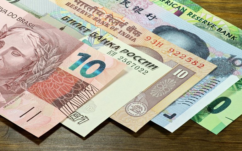 Enquanto UE congela ativos russos, BRICS desafia domínio financeiro do Ocidente